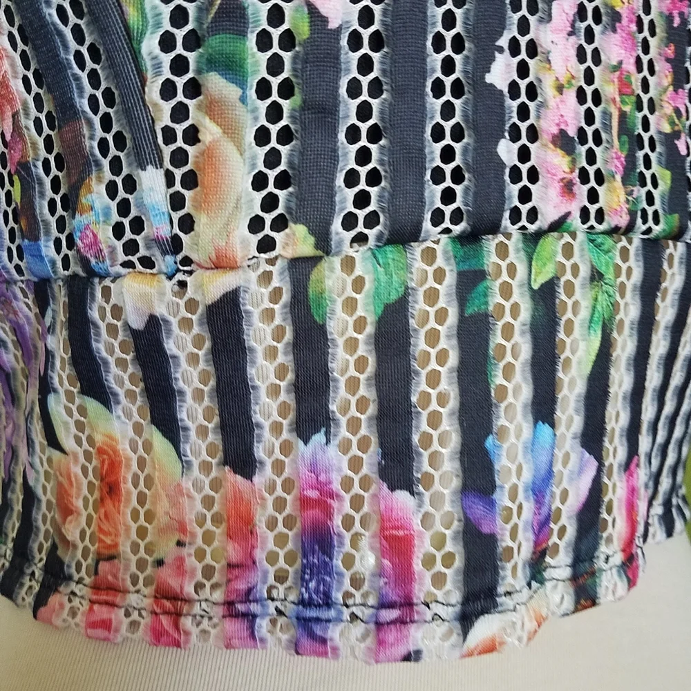 NEW Black Floral  Print Crop Top - Picture 7 of 7